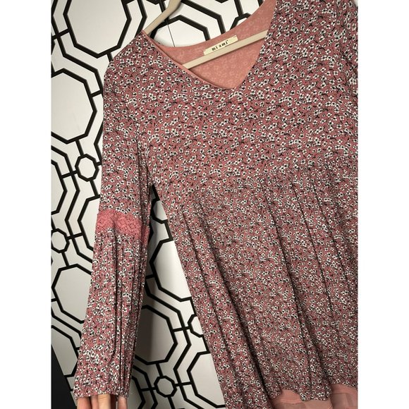 Miami Ladies Pink Pastel Floral Flowy Short V Neck Fit & Flare Dress SZ Small - Picture 3 of 8